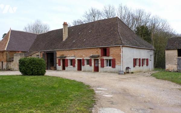 Vente SAINT GERVAIS EN VALLIERE ensemble 2 bâtiments 3 logements 155 m² dépendances terrain 2800 m² 