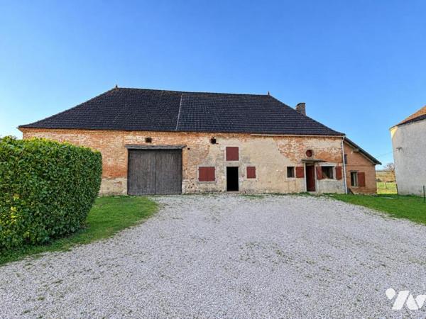Vente SAINT GERVAIS EN VALLIERE ensemble 2 bâtiments 3 logements 155 m² dépendances terrain 2800 m² 