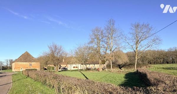 Vente SAINT GERVAIS EN VALLIERE ensemble 2 bâtiments 3 logements 155 m² dépendances terrain 2800 m² 