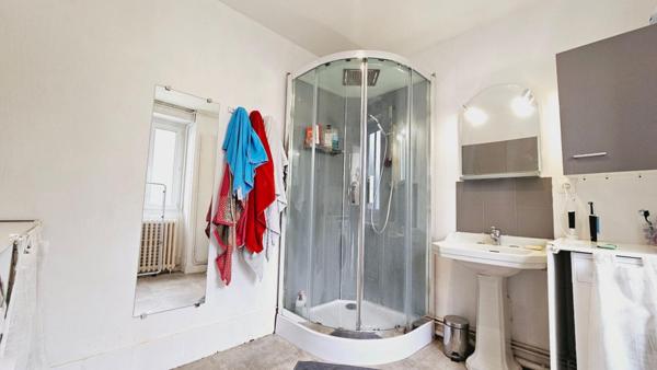 MAISON 6 PIECES 5 CHAMBRES + 2 STUDIOS INDEPENDANTS