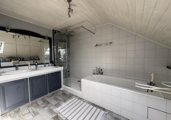 Maison familiale 142 m² avec jardin, garage et potentiel de surélévation