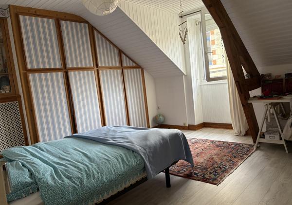 Maison familiale 142 m² avec jardin, garage et potentiel de surélévation