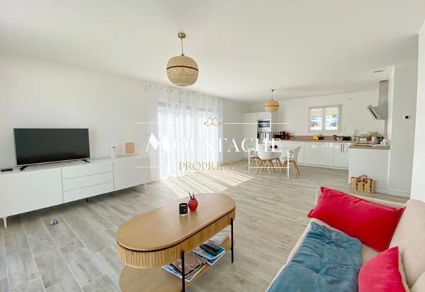 MAISON DE PLAIN-PIED CONTEMPORAINE 2022 - À PROXIMITÉ DU CENTRE-VILLE -