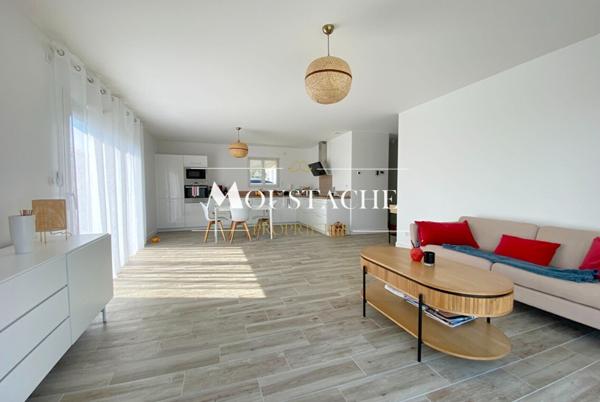 MAISON DE PLAIN-PIED CONTEMPORAINE 2022 - À PROXIMITÉ DU CENTRE-VILLE -