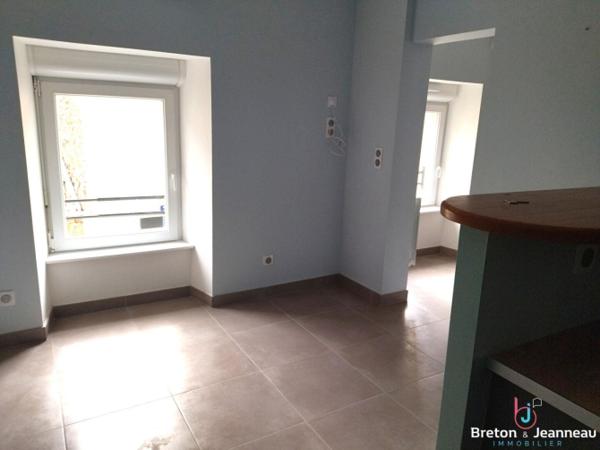 APPARTEMENT F2 à MONTSURS