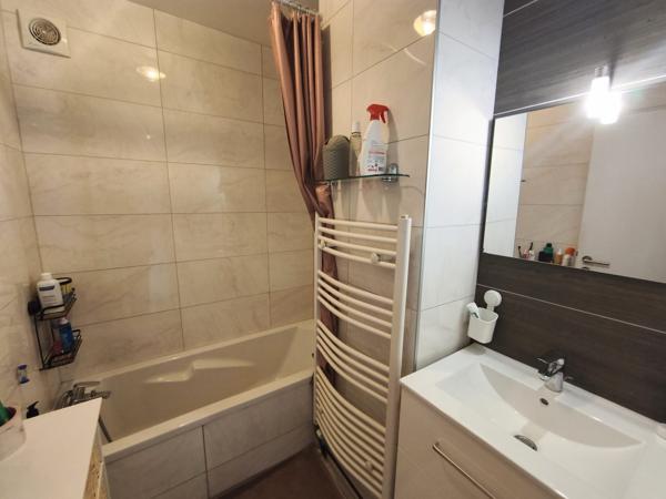 À vendre - Maison mitoyenne 2 côtés, 4 pièces située à Pontarlier (25300)