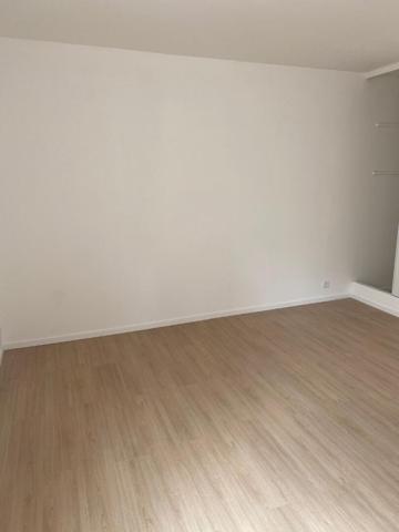 A LOUER APPARTEMENT EN DUPLEX DEUX CHAMBRES A ST QUENTIN 02100