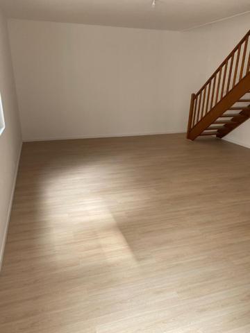 A LOUER APPARTEMENT EN DUPLEX DEUX CHAMBRES A ST QUENTIN 02100