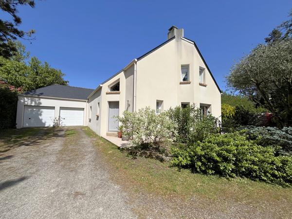 Maison Saint Herblain bourg, 5 chambres, garage double, jardin paysagé clos