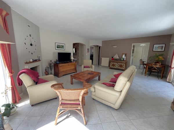 Maison Saint Herblain bourg, 5 chambres, garage double, jardin paysagé clos