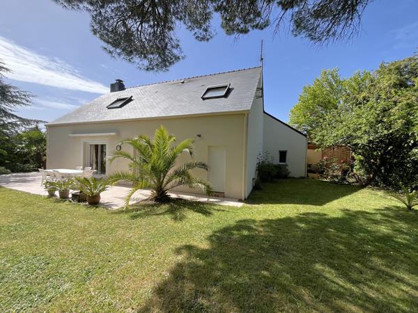 Maison Saint Herblain bourg, 5 chambres, garage double, jardin paysagé clos