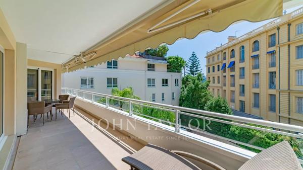 Spacieux appartement en plein centre de Beaulieu-sur-Mer