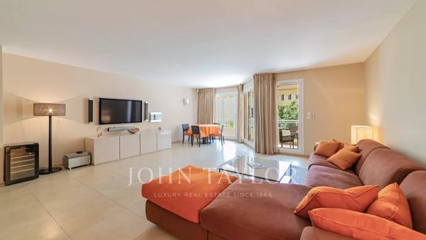Spacieux appartement en plein centre de Beaulieu-sur-Mer