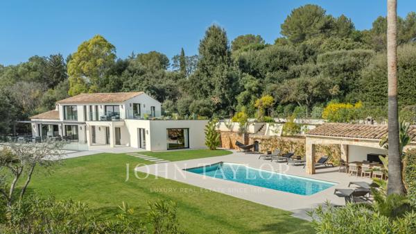 Villa contemporaine d’exception dans le secteur très recherché de Biot – Bois Fleuri