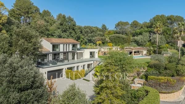 Villa contemporaine d’exception dans le secteur très recherché de Biot – Bois Fleuri