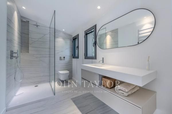 Villa contemporaine d’exception dans le secteur très recherché de Biot – Bois Fleuri