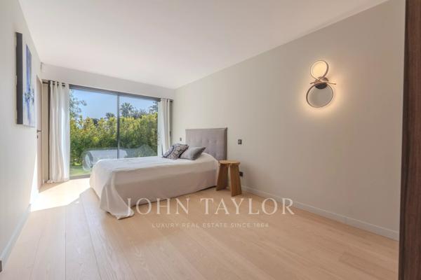 Villa contemporaine d’exception dans le secteur très recherché de Biot – Bois Fleuri