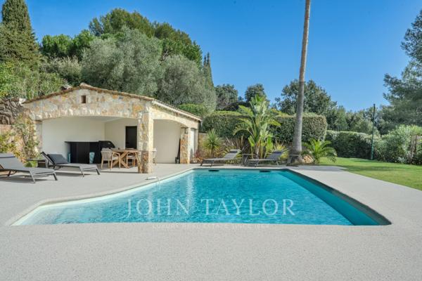 Villa contemporaine d’exception dans le secteur très recherché de Biot – Bois Fleuri