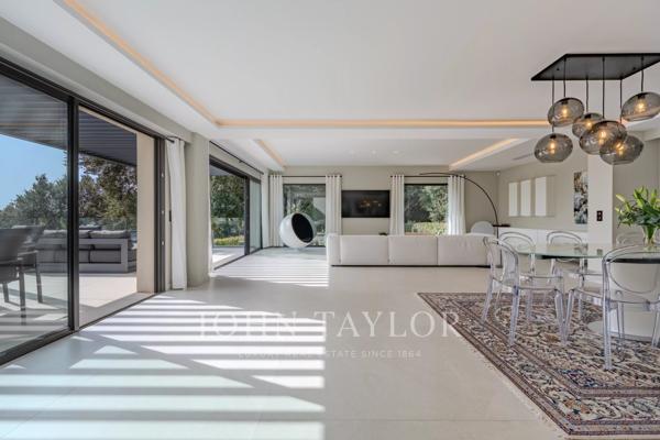 Villa contemporaine d’exception dans le secteur très recherché de Biot – Bois Fleuri