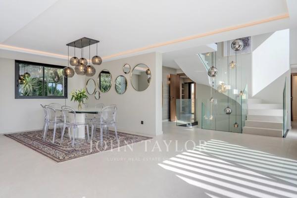 Villa contemporaine d’exception dans le secteur très recherché de Biot – Bois Fleuri