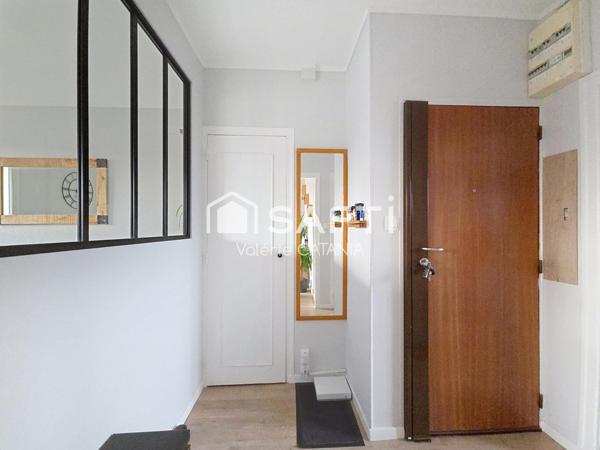 Tullins - Appartement T4 traversant de 66 m² avec petit balcon et caves