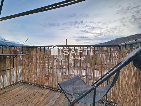 Tullins - Appartement T4 traversant de 66 m² avec petit balcon et caves