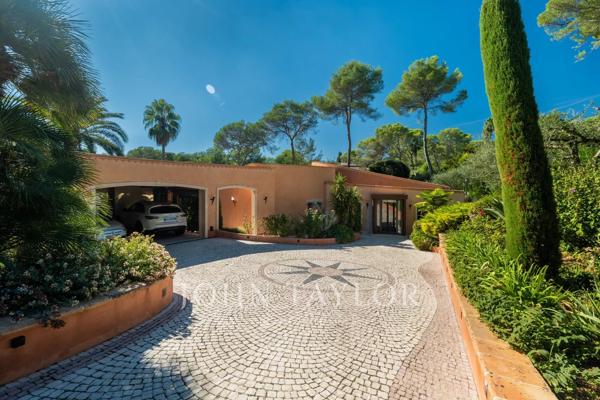 Propriété d’architecte de plain-pied au sein du domaine Les Parcs de Mougins