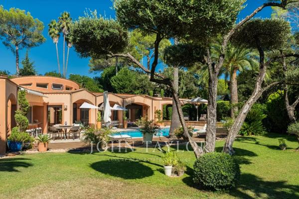 Propriété d’architecte de plain-pied au sein du domaine Les Parcs de Mougins