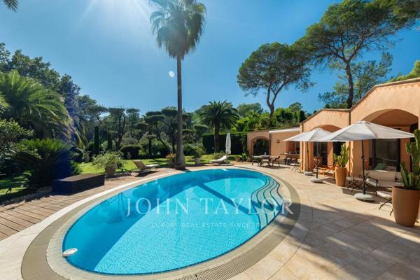 Propriété d’architecte de plain-pied au sein du domaine Les Parcs de Mougins
