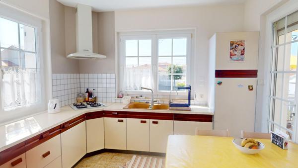 Location maison près de CHAZELLES SUR LYON - 5 pièce(s) - 100 m² - 1 150 €/mois