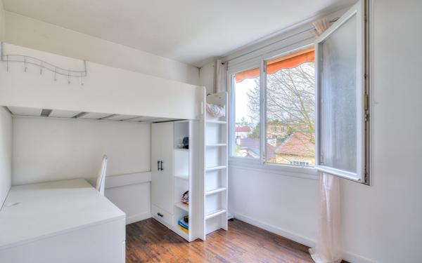 Appartement à vendre    5 pièces • 79,60 m2 Sèvres