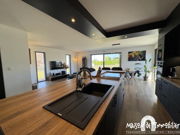 Vente Maison contemporaine de 2023 - 3 chambres - 107m² - Jardin clos et garage - BOUTIERS ST TROJAN