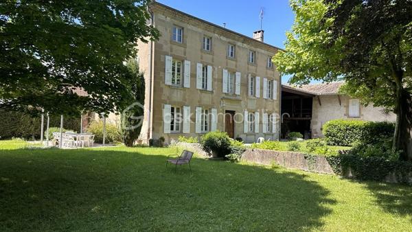 Coup de coeur assuré pour cette propriété familiale de 241 m² habitables, offrant séjour avec cheminée, salon, cuisine aménagée, 6 chambres, 2 salles de bains, salle d'eau. Cave, cellier, combles aménageables, dépendances. 
Grange, box à chevaux à restaurer. Poêle à granulés. 
Le tout sur un terrain arboré de 10 000 m². Travaux de rafraîchissement à prévoir. 
A découvrir !