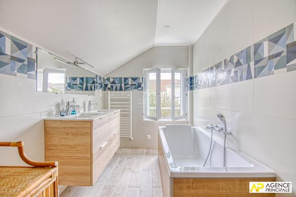 Versailles Porchefontaine maison 8 pièces 187 m² au sol (183 m² habitables) avec jardin clos et garage €1 590 000 ** - Référence 25327