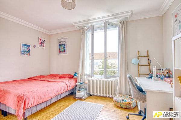 Versailles Porchefontaine maison 8 pièces 187 m² au sol (183 m² habitables) avec jardin clos et garage €1 590 000 ** - Référence 25327