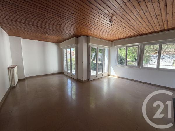 Appartement F5 à vendre  5 pièces - 129,20 m 2   ROYAN  - 17