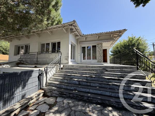 Appartement F5 à vendre  5 pièces - 129,20 m 2   ROYAN  - 17