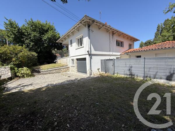Appartement F5 à vendre  5 pièces - 129,20 m 2   ROYAN  - 17