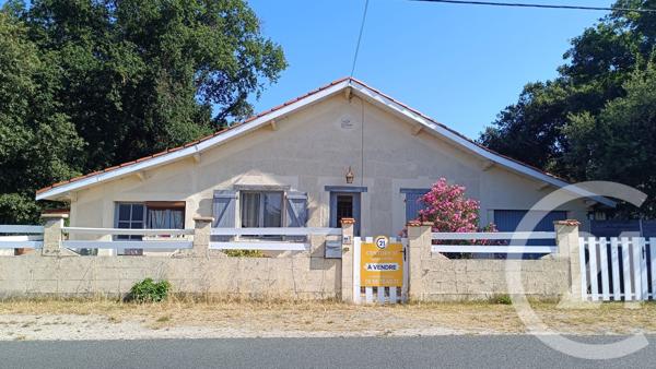 Appartement F5 à vendre  5 pièces - 129,20 m 2   ROYAN  - 17