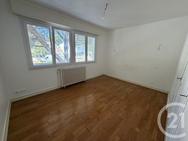 Appartement F5 à vendre  5 pièces - 129,20 m 2   ROYAN  - 17