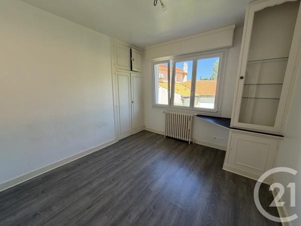 Appartement F5 à vendre  5 pièces - 129,20 m 2   ROYAN  - 17