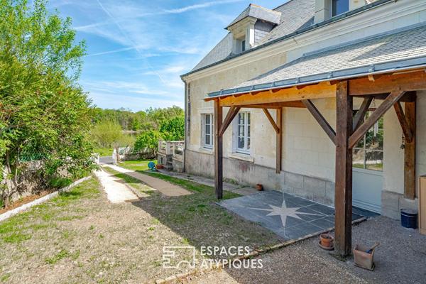 Maison de caractère avec troglodyte et accès Loire