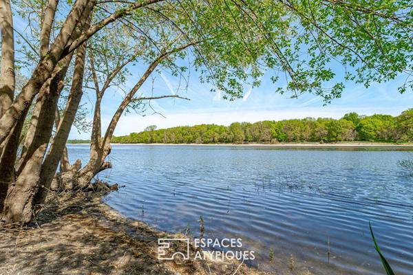 Maison de caractère avec troglodyte et accès Loire
