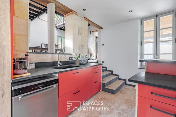 Maison de caractère avec troglodyte et accès Loire