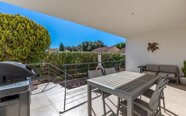 Maison à vendre    5 pièces •  Sanary-sur-Mer