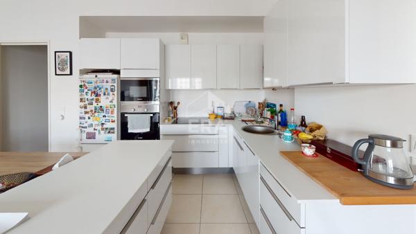 Appartement Paris 4 pièces de 77.50m2 avec balcon de 13m²