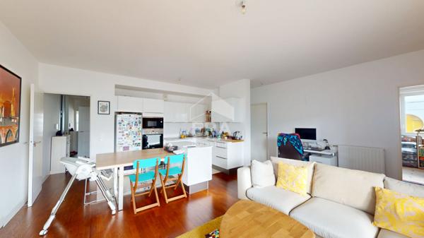 Appartement Paris 4 pièces de 77.50m2 avec balcon de 13m²