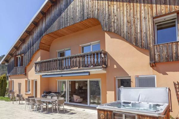 Vente Maison 8 pièces 512 m2 à Morteau