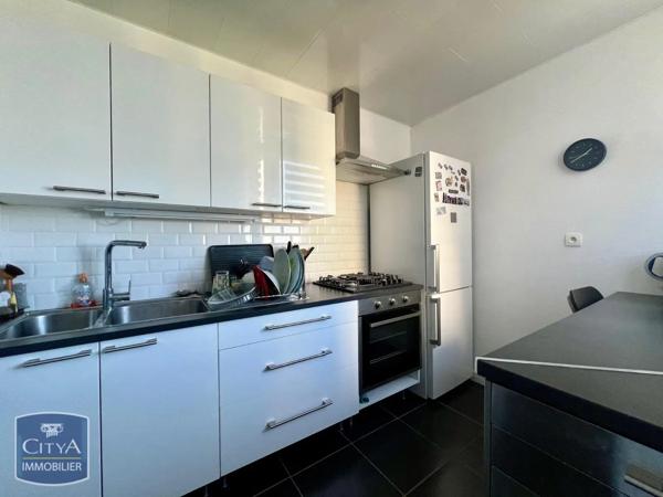Appartement à louer 3 pièces 64.3m² Élancourt (78990)