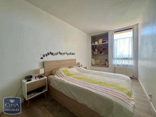 Appartement à louer 3 pièces 64.3m² Élancourt (78990)